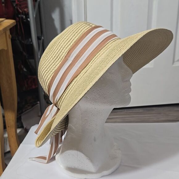 Accessories - Large brim Paper Hat With Bow In Back